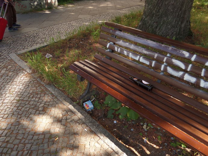 juicebox next to a bench with a beerbottle on it.