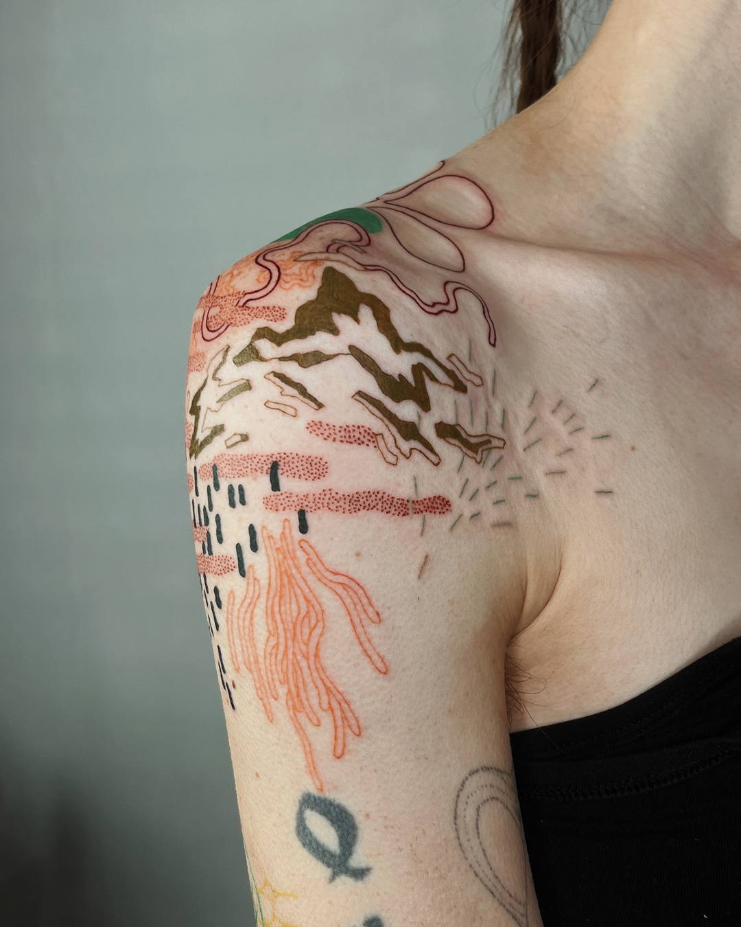 abstract and colorful shoulder tattoo.